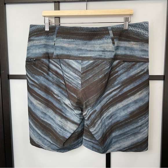𝅺[36] Men’s Lululemon Swim Trunks Channel Cross Short 7” In High Tide Multi - Picture 6 of 11
